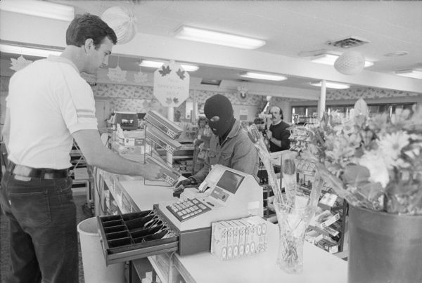 1986 - Robbery re-enacted